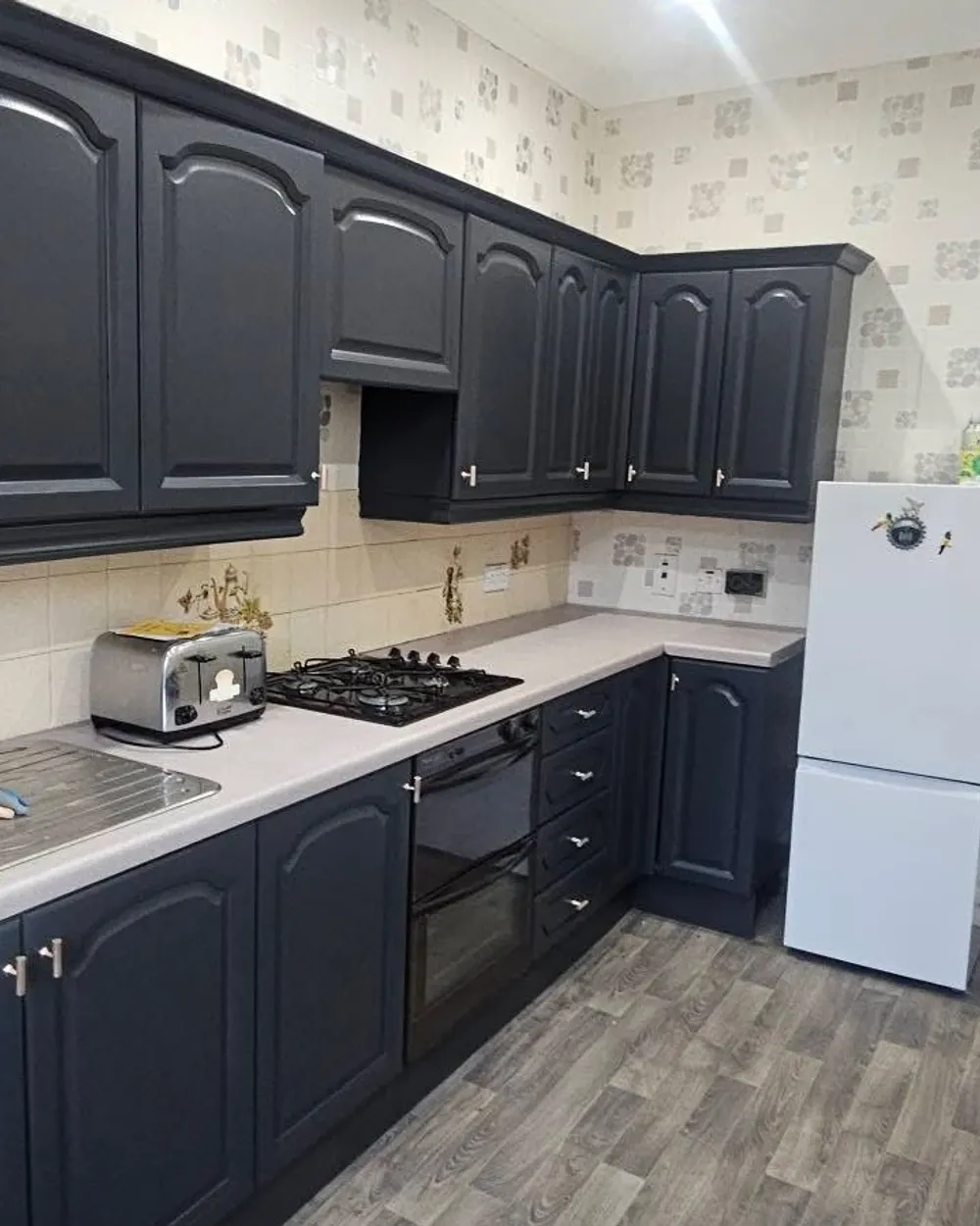 After: Oak kitchen sprayed in Renner Wood Coatings RAL 7021 - Black Grey